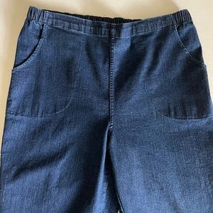 Women’s Pull-on Jeans Size Large